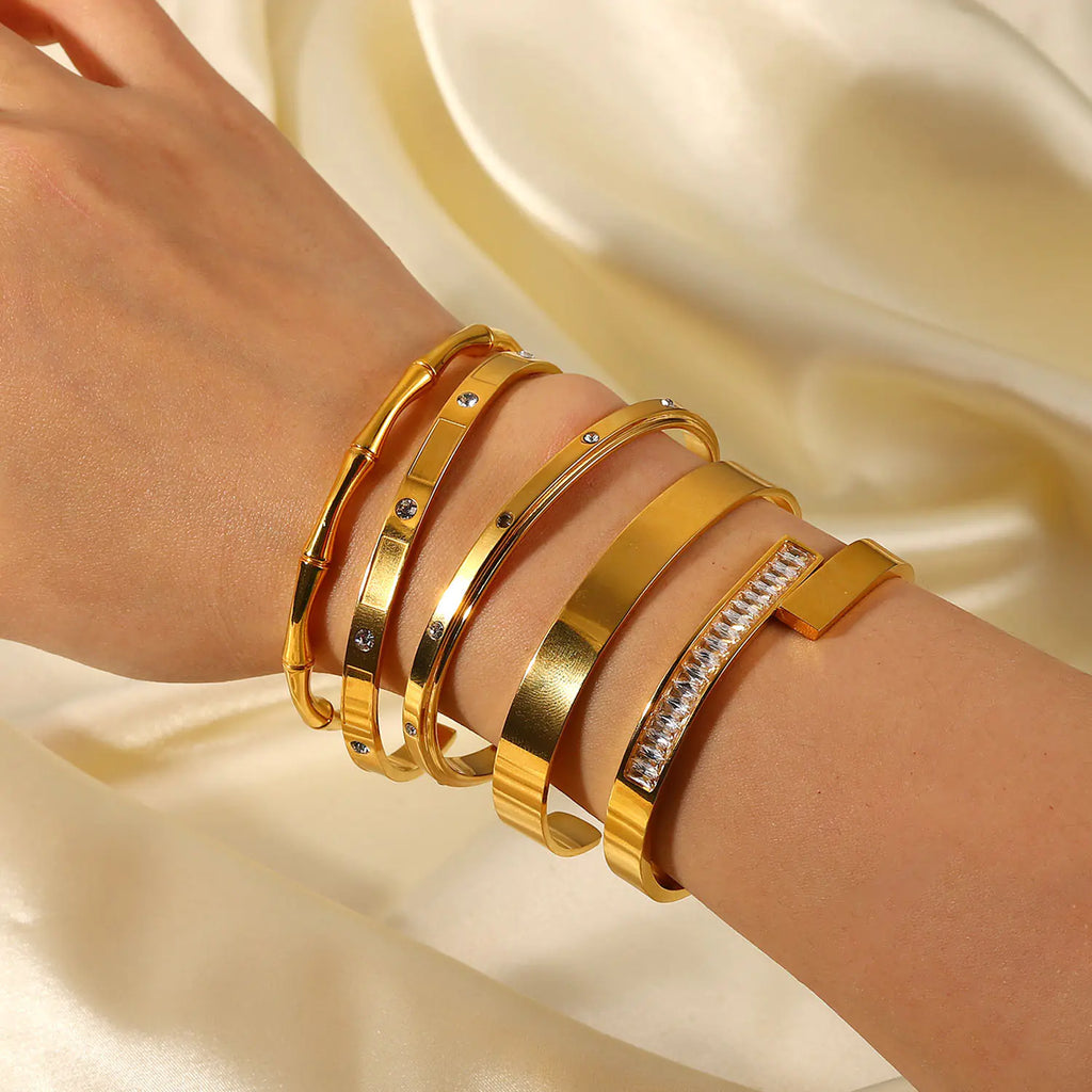 Vintage Stainless Steel Bangle Bracelet – Elegant Gold Plated
