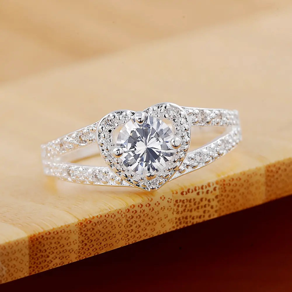 Elegant Heart Ring with Zircon – Romantic Silver-Plated Jewelry